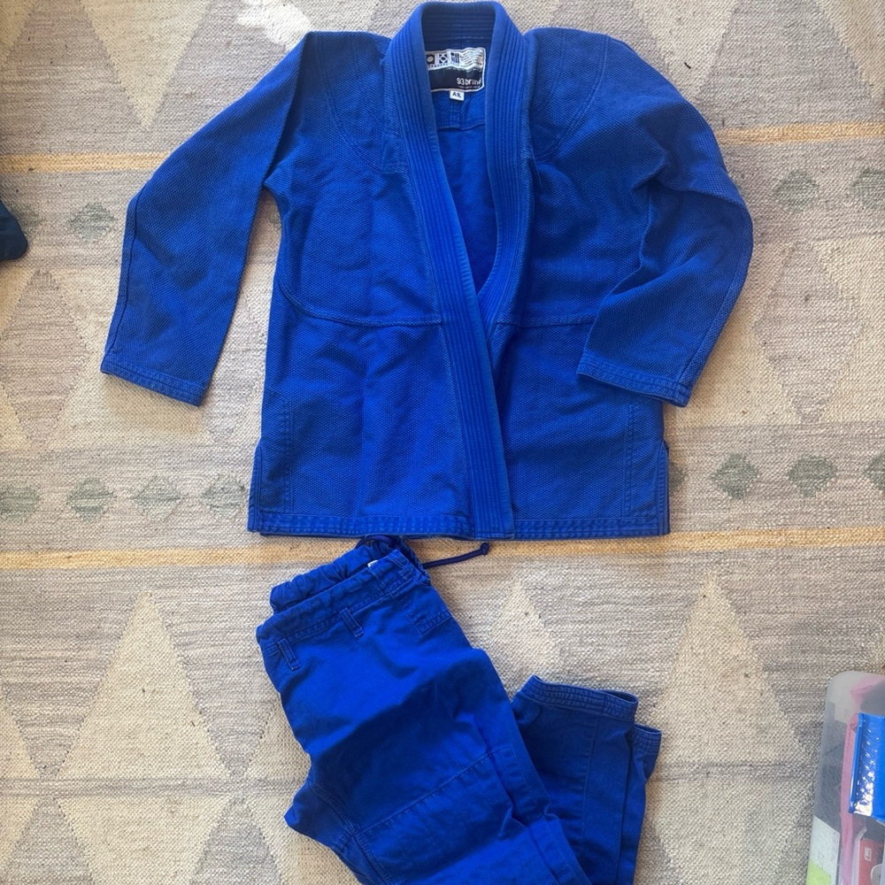 Men’s 93 brand size A1L jiu jitsu gi